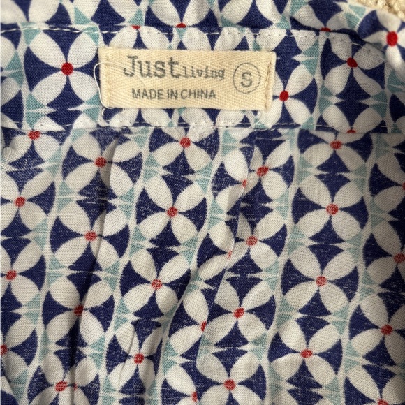 Just Living Womens Button Down Shirt Roll Tab Sleeves Geometric Size Small - Picture 4 of 10